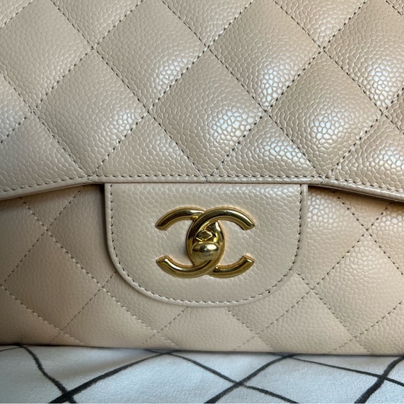 Chanel Classic Jumbo Flap - Picture 3 of 11